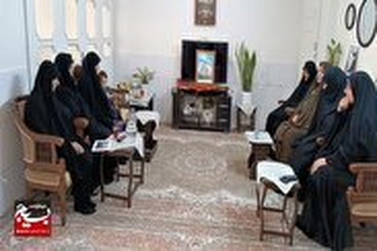 خواهران جهادگر سرخه با خانواده های شهدا دیدار کردند