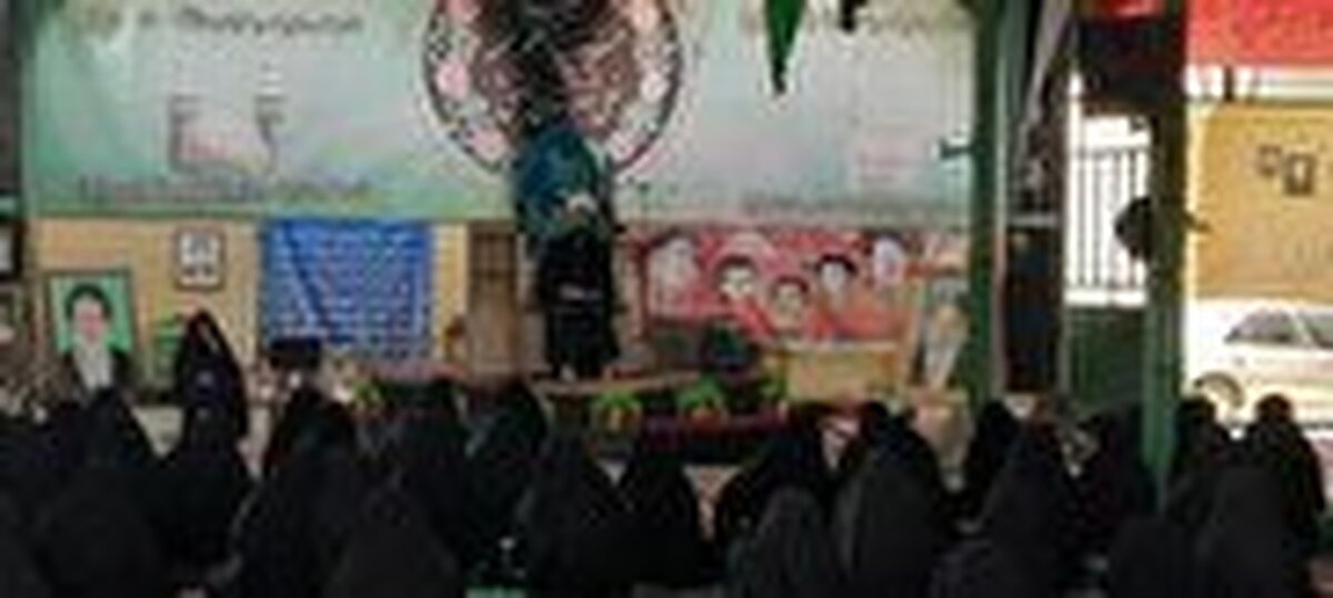 حجت الاسلام زارع در جمع بانوان عاشورایی در بافق:
امر به معروف و نهی از منکر راهکار مقابله با برنامه دشمن است/توجه به فرزندآوری و افزایش جمعیت