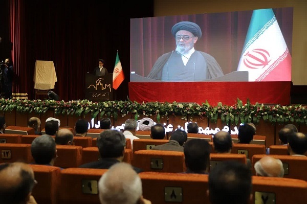 رمز ماندگاری انقلاب روحیه عاشورایی ملت ایران است