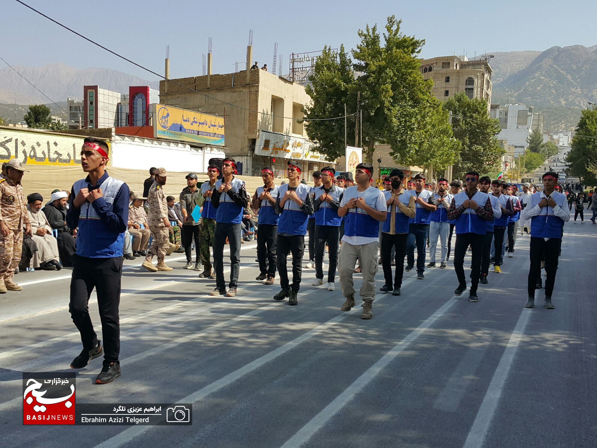 مراسم رژه اقتدار نیرو‌های مسلح در یاسوج برگزار شد