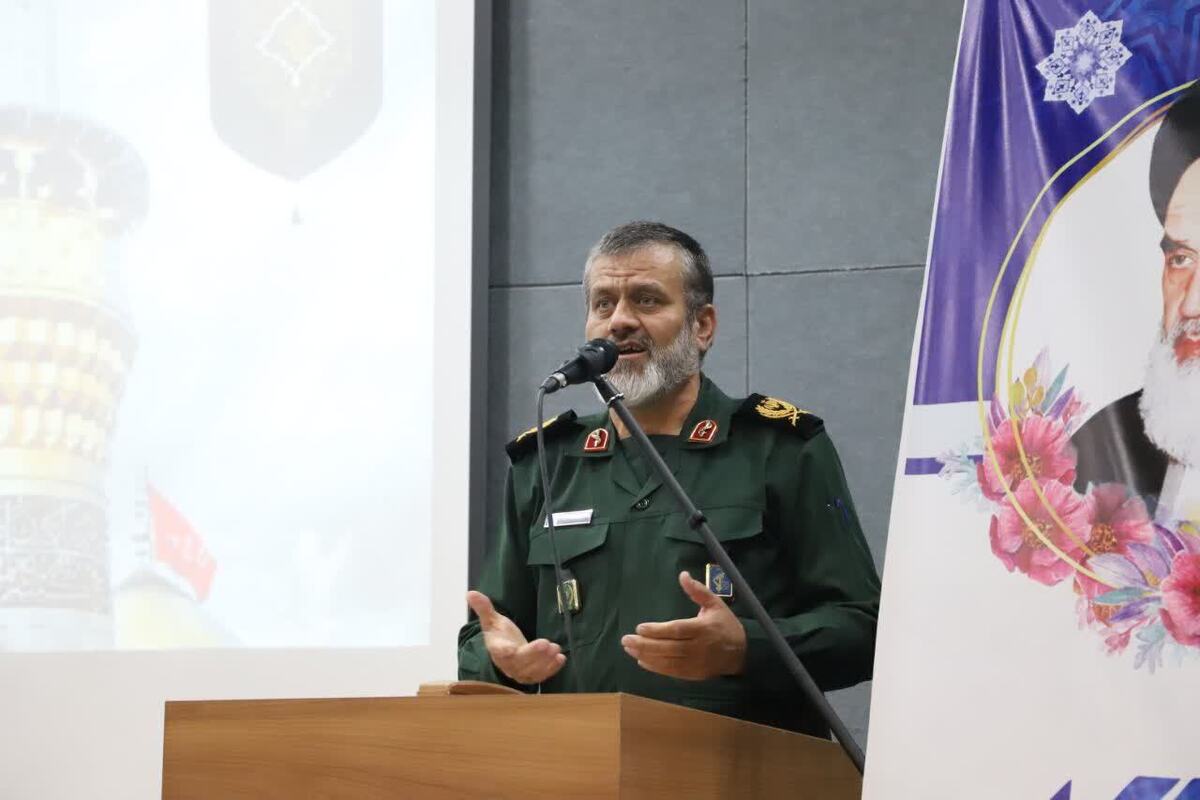 شهید رجایی درخشش و نماد خدمتگزاری یک مدیر اسلامی است