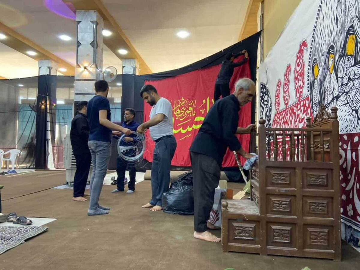 آماده سازی موکب سیدالشهدا(ع) اوقاف استان قزوین توسط خادمین زوارالحسین(ع) در شهر نجف 