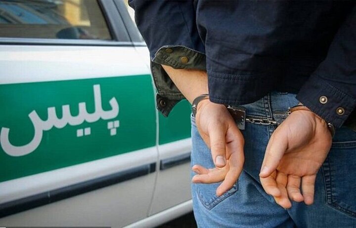 دستبند پلیس دیّر بر دستان سارق و مالخر