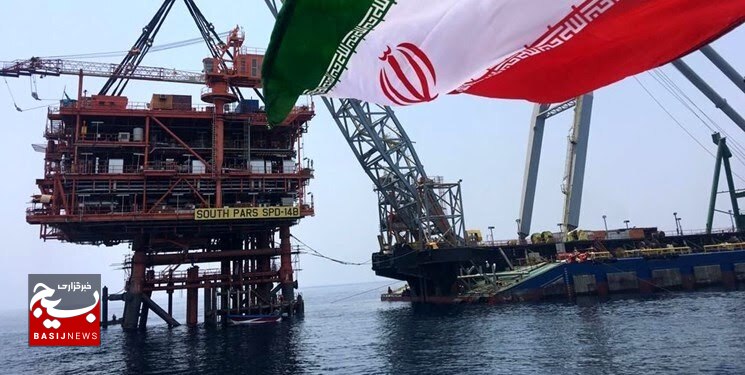 رئیس جمهور وارد عسلویه شد/ بازدید رئیسی از سکوهای فاز 11 پارس جنوبی
