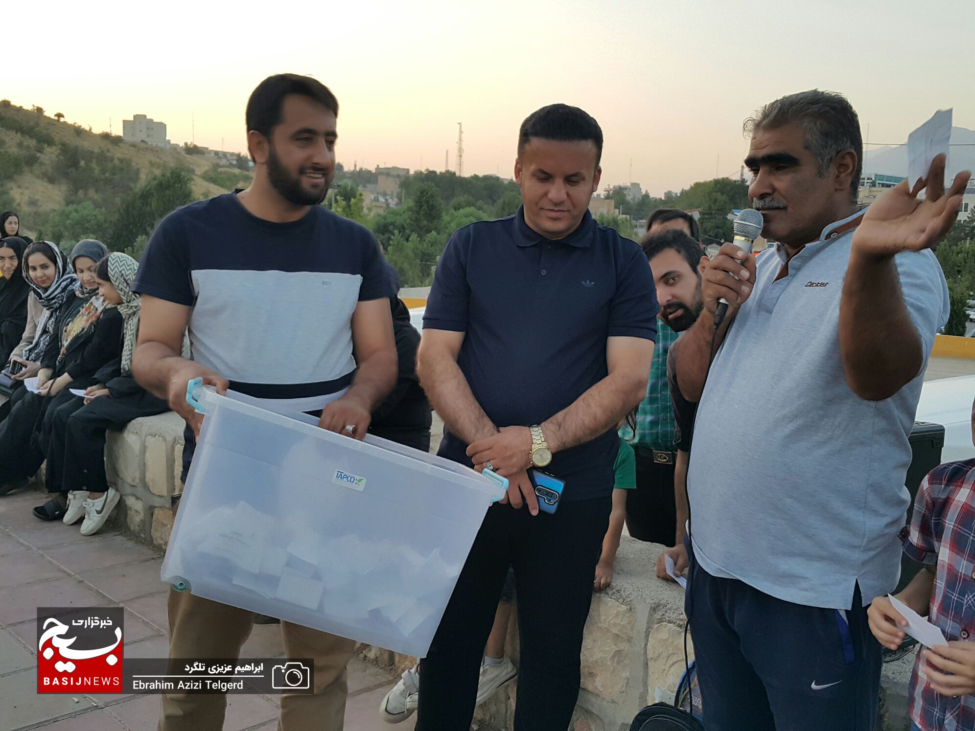 همایش پیاده روی خانوادگی به مناسبت هفته دولت در یاسوج + ( تصاویر )