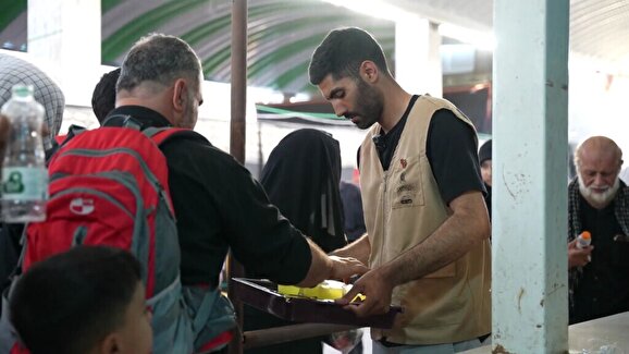 خادمی بازیکن سابق تیم ملی فوتبال ایران در عمود ۱۰۸۰