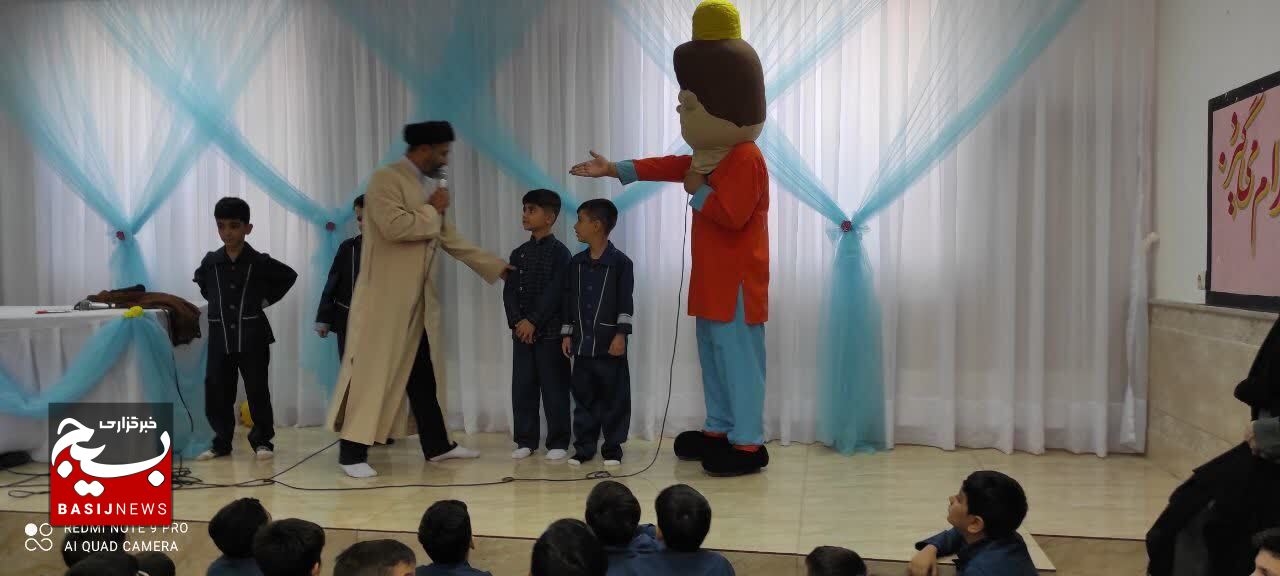 مدرسه رسول اکرم (ص) قم غرق در شور و شعف محمدی شد مدرسه رسول اکرم (ص) قم غرق در شور و شعف محمدی شد