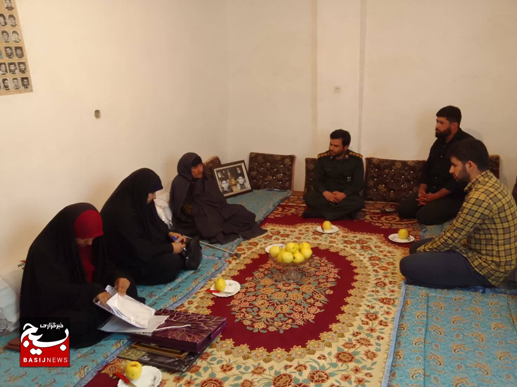 تجلیل بسیج دانش آموزی استان از مادر دو شهید در روستای ده برآفتاب یاسوج