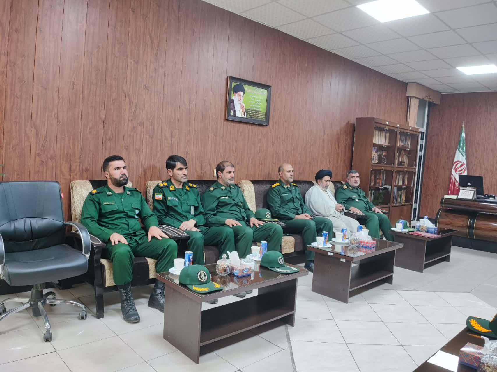 تجلیل فرمانده تیپ ۴۸ فتح از فرمانده نیروی انتظامی استان + (تصاویر)