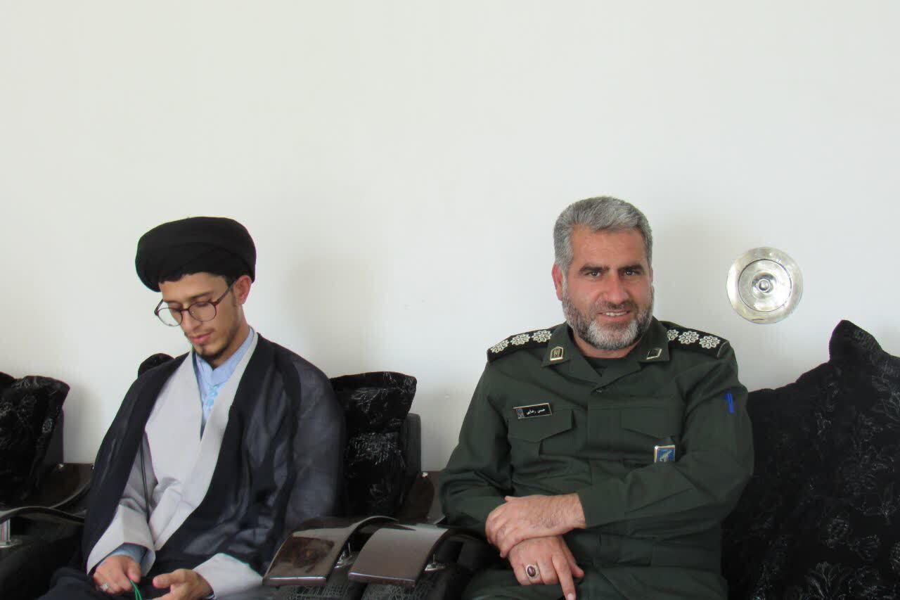 دیدار فرمانده ناحیه مقاومت بسیج عشایر کهگیلیویه وبویراحمد با خانواده شهدا