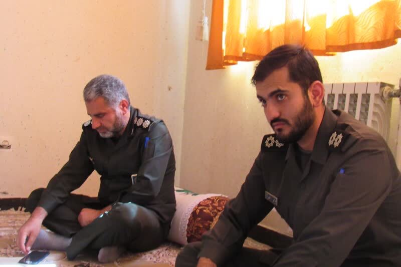 دیدار فرمانده ناحیه مقاومت بسیج عشایر کهگیلیویه وبویراحمد با خانواده شهدا