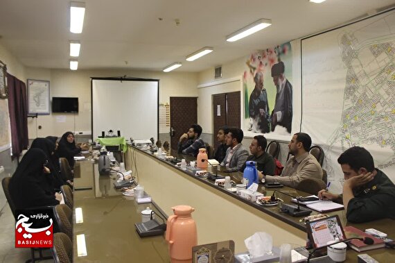 نشست صمیمی خبرنگاران خبرگزاری بسیج سمنان با مسئول روابط عمومی سپاه ناحیه سمنان+ عکس
