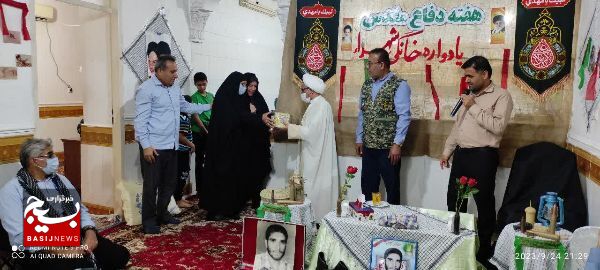 برگزاری یادواره خانگی شهید قنبر قنبری در شهرستان عسلویه. برگزاری یادواره خانگی شهید قنبر قنبری در شهرستان عسلویه.