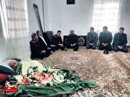 دیدار سردار محمدی اصل با پدر و مادر شهید قلیزاده در هشتچین /شهدا الگوی درخشان برای نسل جوان هستند