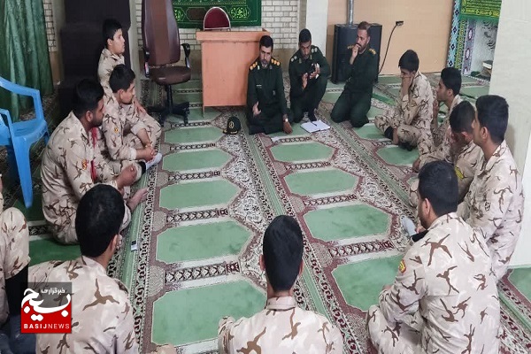 نشست صمیمی فرمانده سپاه سروستان با سربازان