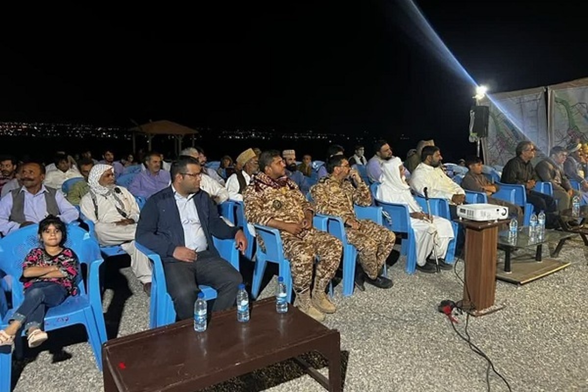 نقش اصناف خاش در دوران دفاع مقدس تبیین شد