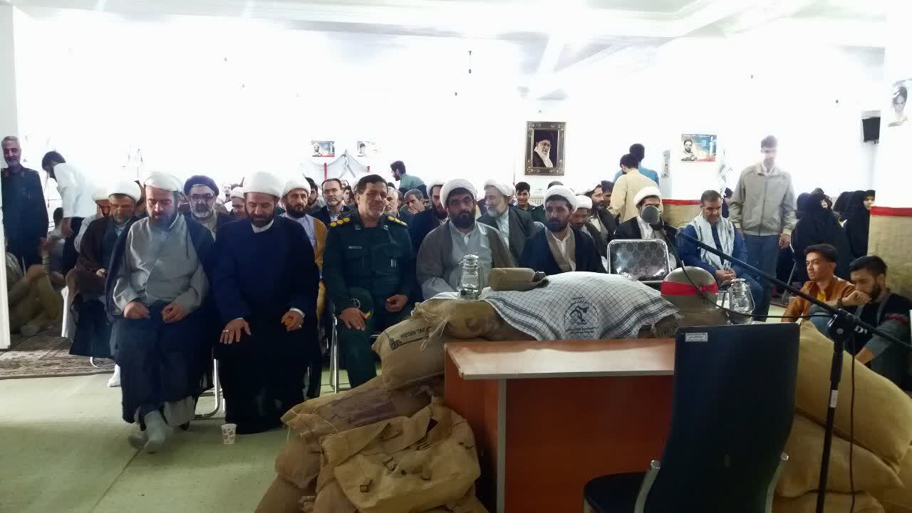 عزت و افتخار ایران اسلامی ثمره خون شهدا است عزت و افتخار ایران اسلامی ثمره خون شهدا است