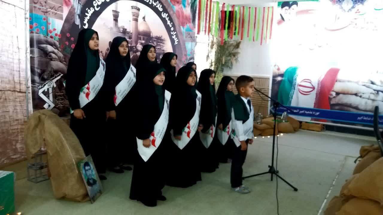 عزت و افتخار ایران اسلامی ثمره خون شهدا است عزت و افتخار ایران اسلامی ثمره خون شهدا است