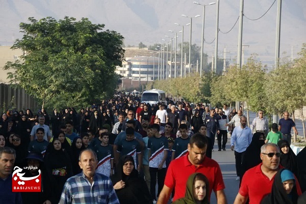 پیاده روی بزرگ خانوادگی در هفته دفاع مقدس در کازرون برگزار شد