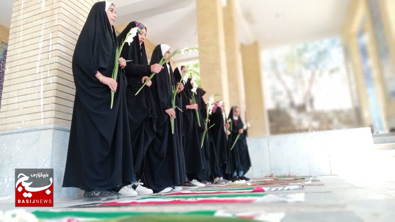 غبار روبی گلزار شهدای شهر بابا حیدر با حضور مسولین و بسیجیان