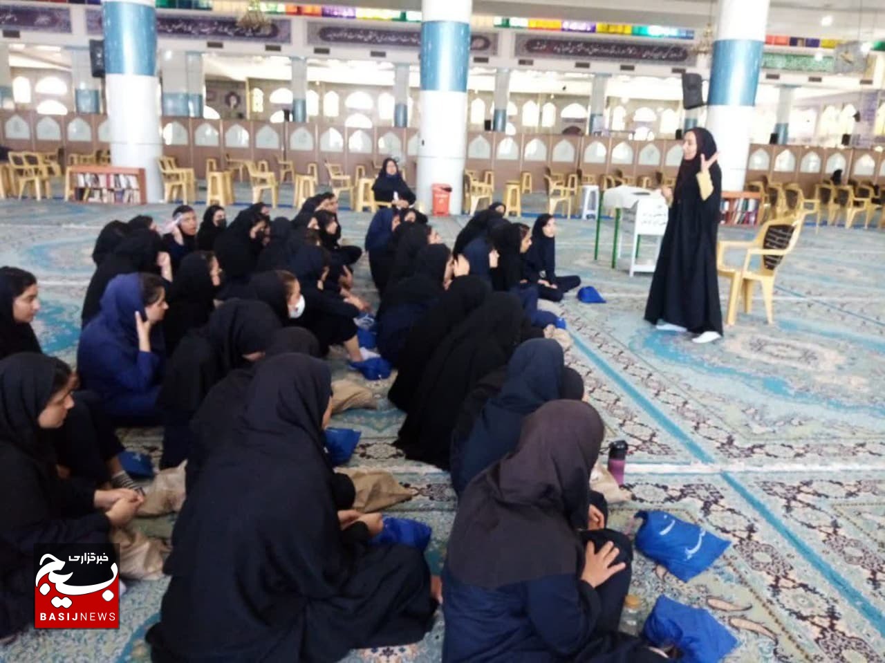 فعالیت در درس آمادگی دفاعی مدارس تا شرکت در اردوهای جهادی بانوان/ خانم هایی که بنایی نیز می کنند