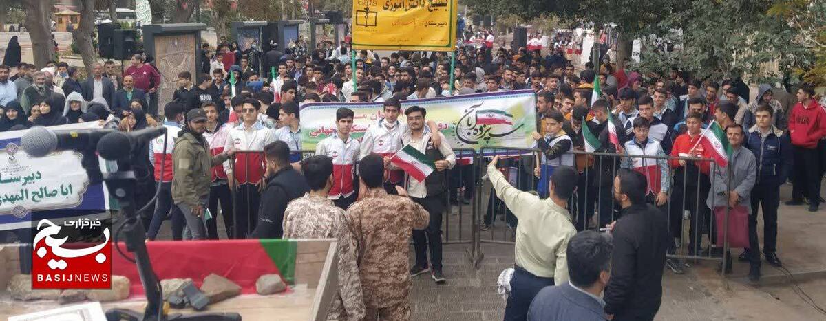 فریاد استکبارستیزی مردم دارالجنه قزوین؛ در فضای شهر طنین انداز شد