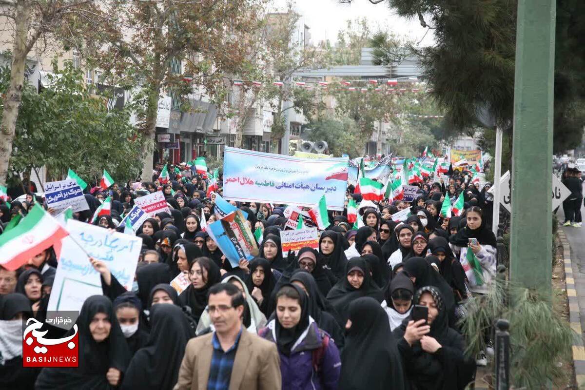 «مرگ بر آمریکا و اسرائیل» طنین پرشور دانش آموزان قزوینی در راهپیمایی ۱۳ آبان بود