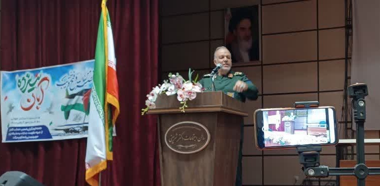همایش روشنگری با حضور سردار  فدا، فرمانده سپاه صاحب الزمان (عج) استان اصفهان برگزار شد