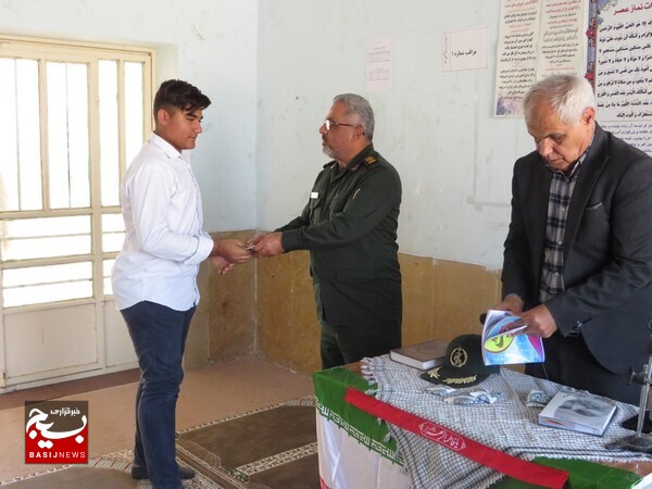 برگزاری نشست جهاد تبیین در مدرسه امام حسین(ع) روستای جائینک