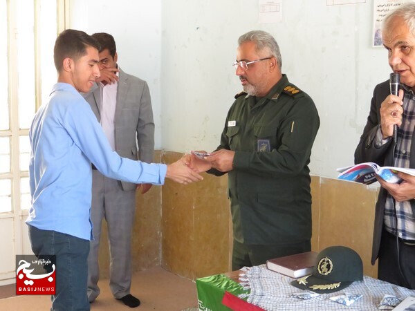برگزاری نشست جهاد تبیین در مدرسه امام حسین(ع) روستای جائینک