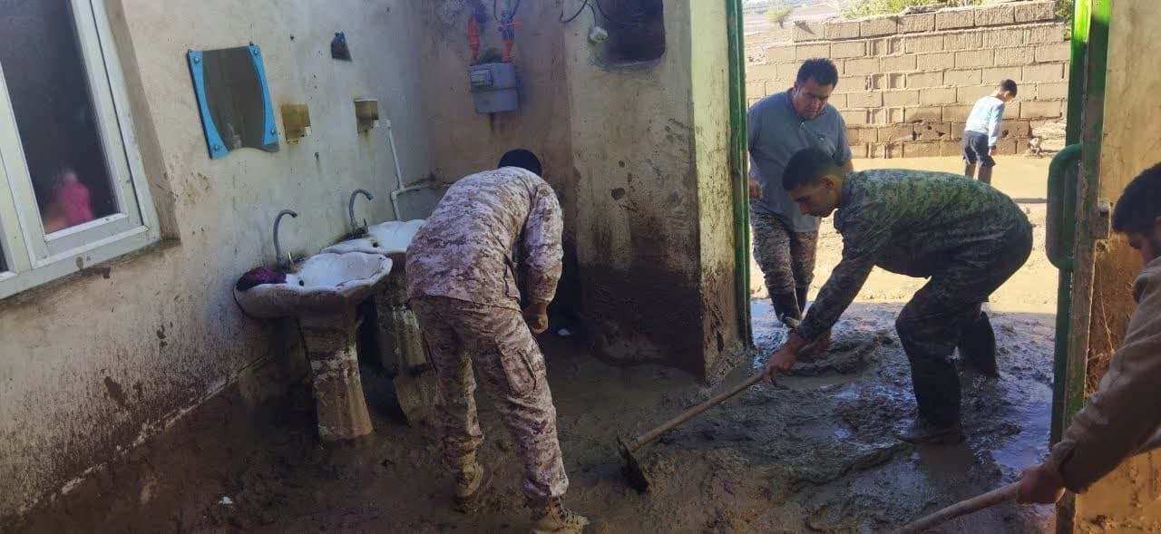 امداد رسانی بسیجیان به سیل زدگان روستای اجن قره خوجه گالیکش