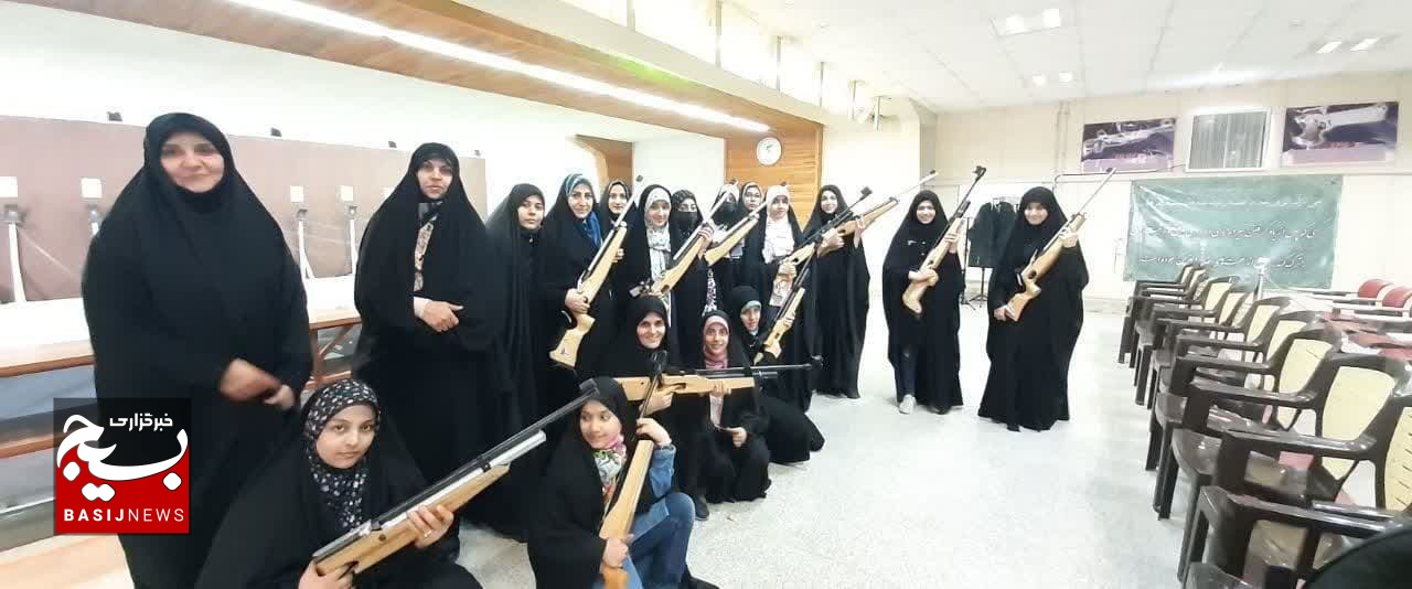 حضور دهه هشتادی‌ها پایگاه ریحانة الرسول قم در سالن تیراندازی