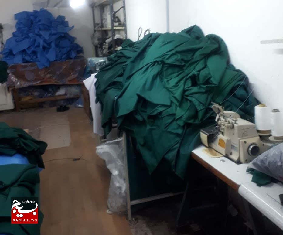 بانوی کارآفرین قمی امروز بیش از ۱۰۰۰ تا ۱۵۰۰ دست لباس تولید می کند