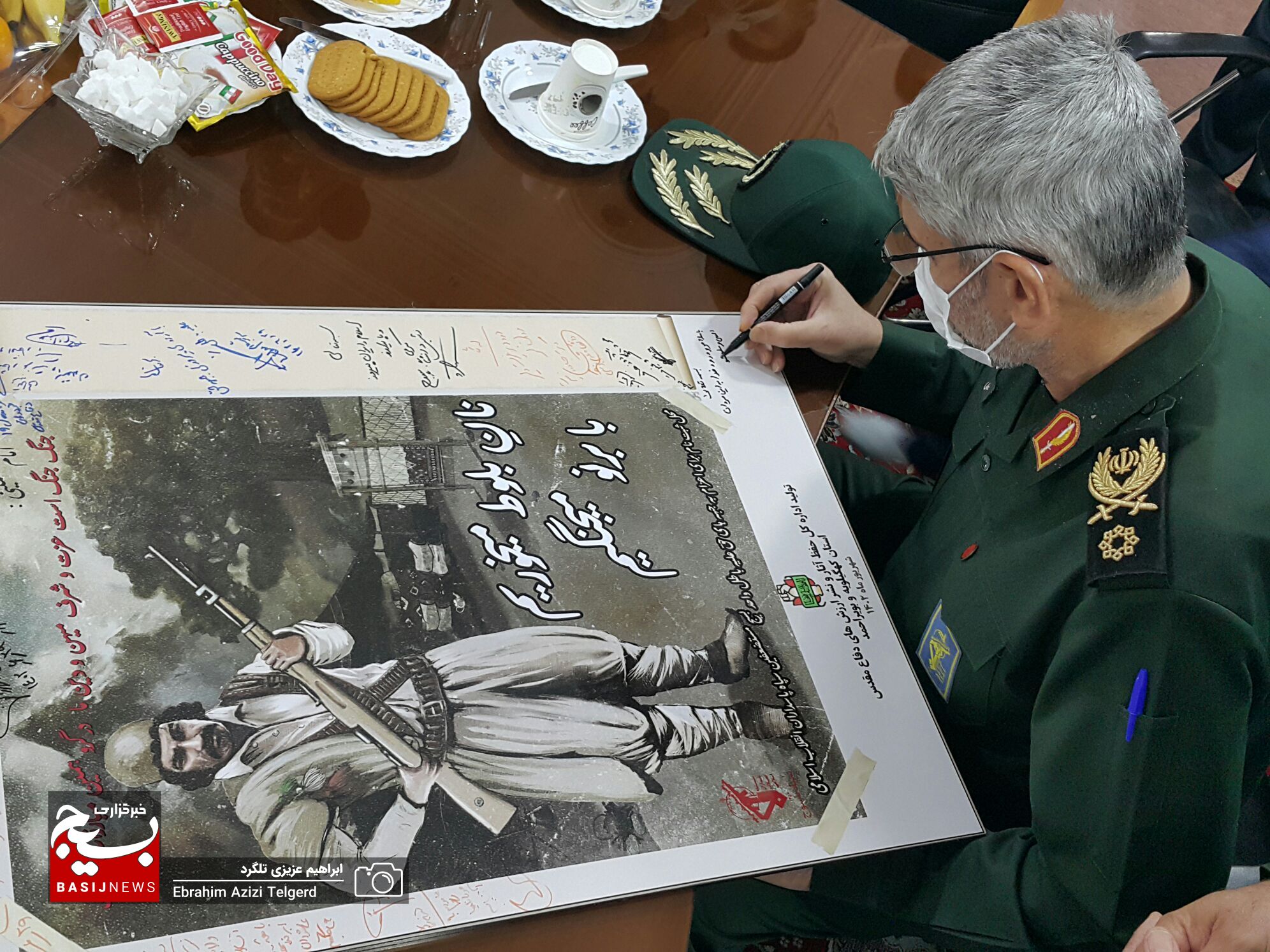 بازدید سردار علی فضلی از اولین پوستر اعزام به جبهه کهگیلویه و بویراحمد
