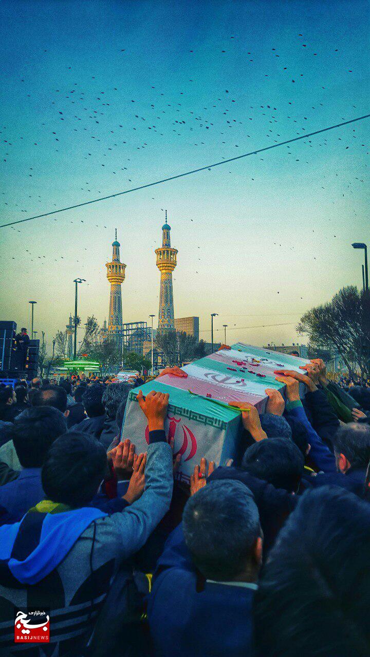 تشییع پیکر ۸شهید مدافع حرم در مشهد مقدس