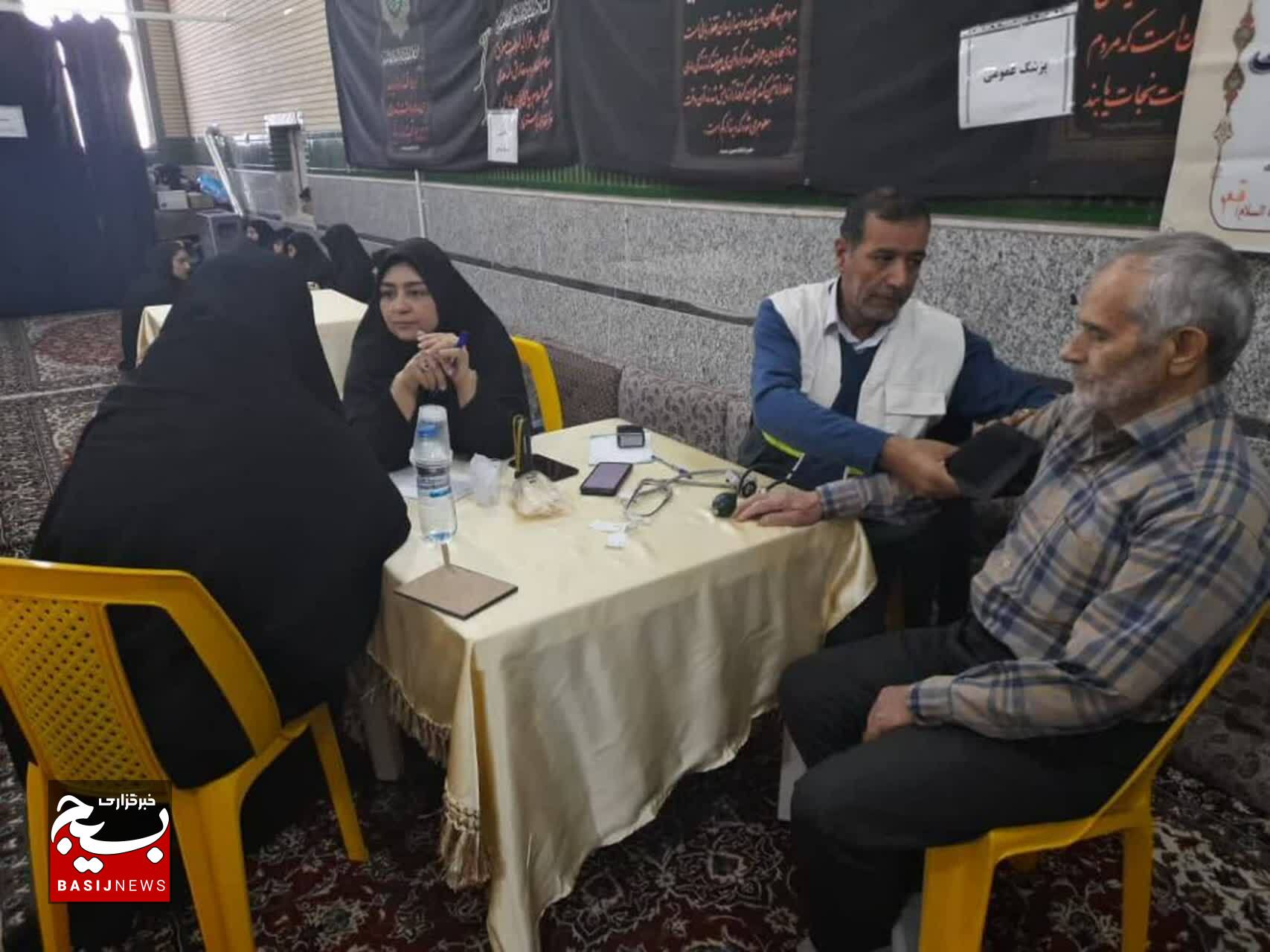 ۲۲۰ نفر از ساکنان مناطق امام خمینی‌(ره) و کیوانفر قم خدمات پزشکی رایگان دریافت کردند