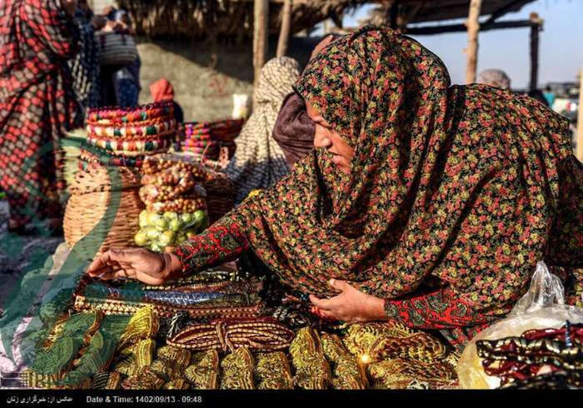 نقش های متعدد اجتماعی و اقتصادی و تأثیر آن بر عدم رضایتمندی زنان سرپرست خانوار از زندگی