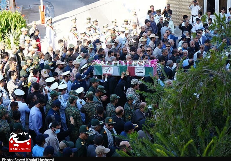 استقبال از ۵ شهید گمنام دوران دفاع مقدس در بوشهر