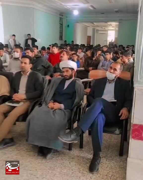 یادواره شهدا در دبیرستان شهید خاوری هلیل دشت برگزار شد یادواره شهدا در دبیرستان شهید خاوری هلیل دشت برگزار شد