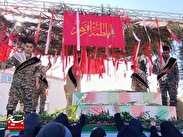 لاله‌های گمنام بر روی دستان مردم شهیدپرور دلیجان