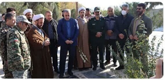 گلباران و عطر افشانی گلزار شهدای شهر وحیدیه