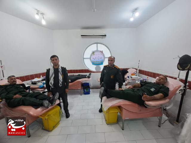 اهدای خون توسط فرمانده و کارکنان سپاه ناحیه دشتستان