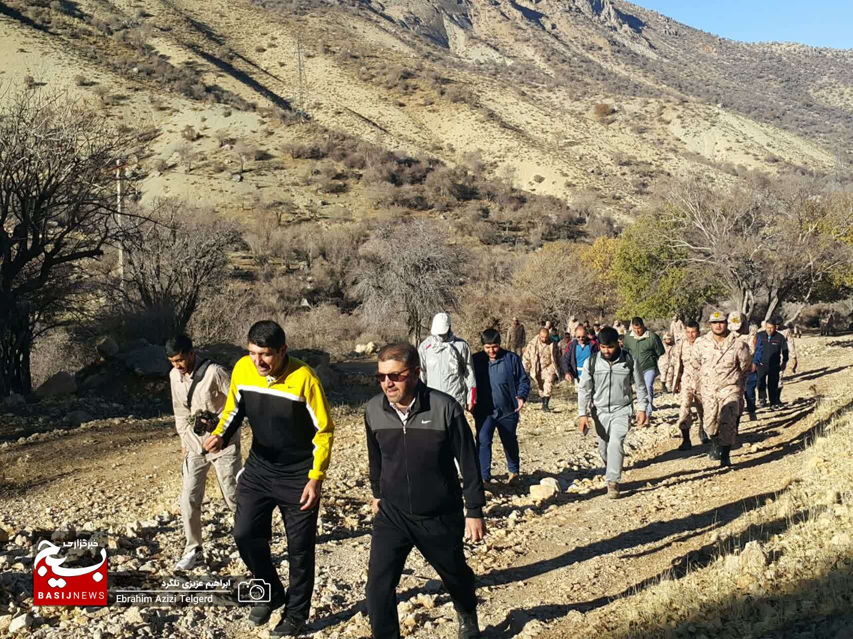 برگزاری همایش پیاده روی کارکنان و سربازان وظیفه سپاه فتح + (تصاویر)