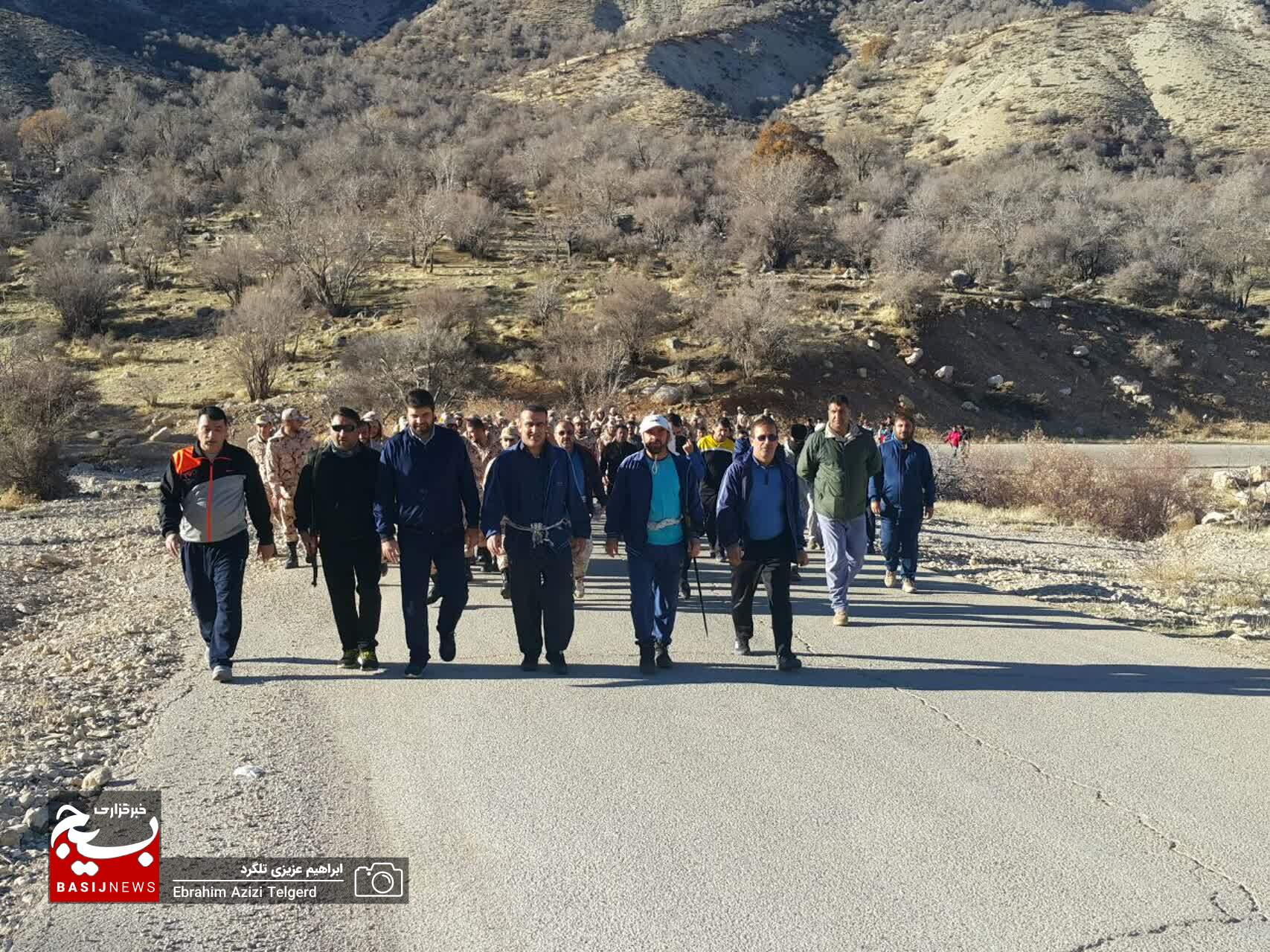 برگزاری همایش پیاده روی کارکنان و سربازان وظیفه سپاه فتح + (تصاویر)