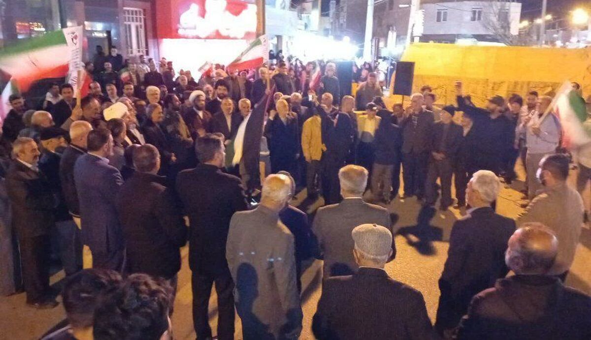تجمع مردم شهرستان فیروزکوه در حمایت از حمله پهپادی ایران به اسرائیل