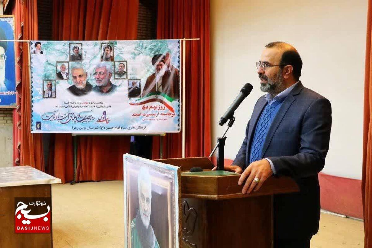 مکتب حاج قاسم عزیز برای عبور از هر فتنه‌ای کارساز است