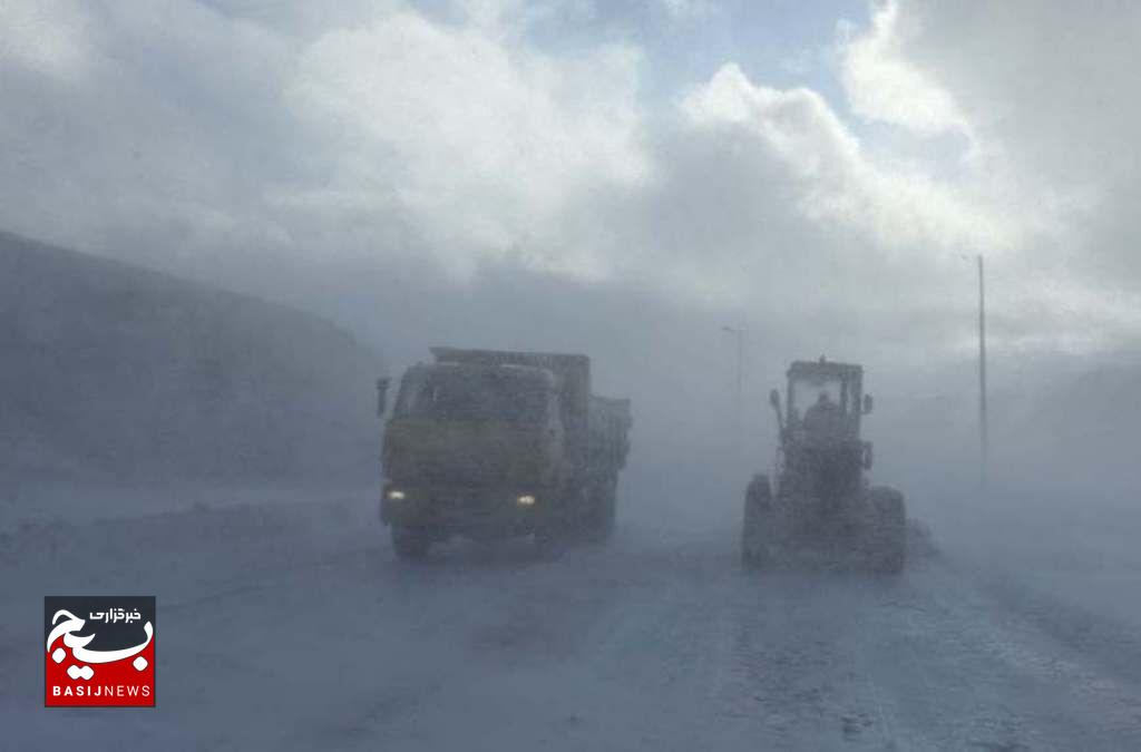 راه ارتباطی ۱۵ روستای خلخال در حال بازگشایی است راه ارتباطی ۱۵ روستای خلخال در حال بازگشایی است
