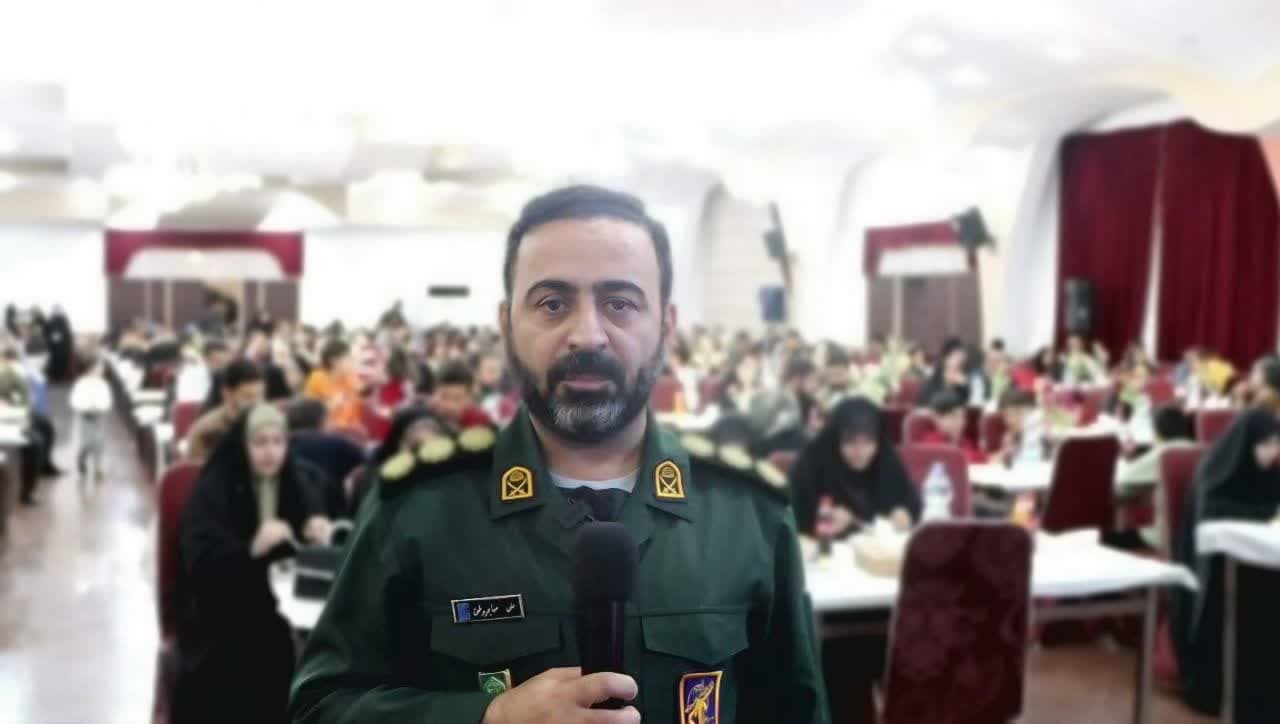 کار و خانواده دو مولفه ای هستند که باید کنار هم قرار گیرند/نقش خانواده های پاسداران از خود پاسداران کمتر نیست کار و خانواده دو مولفه ای هستند که باید کنار هم قرار گیرند/نقش خانواده های پاسداران از خود پاسداران کمتر نیست
