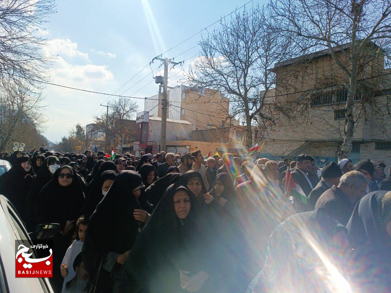 حضور مردم لرستان در راهپیمایی جشن نصر + عکس