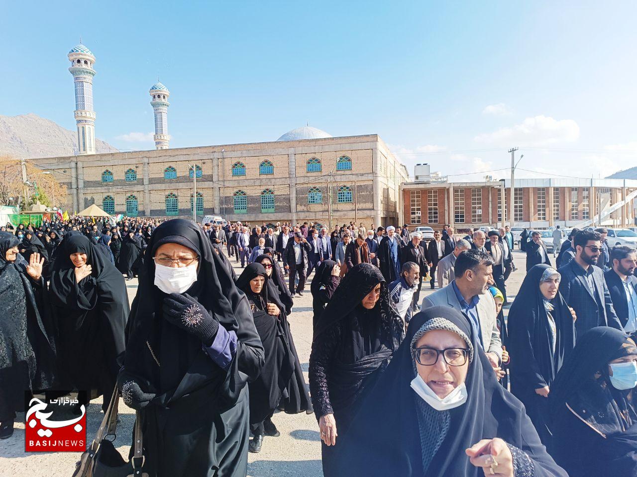 حضور مردم لرستان در راهپیمایی جشن نصر + عکس